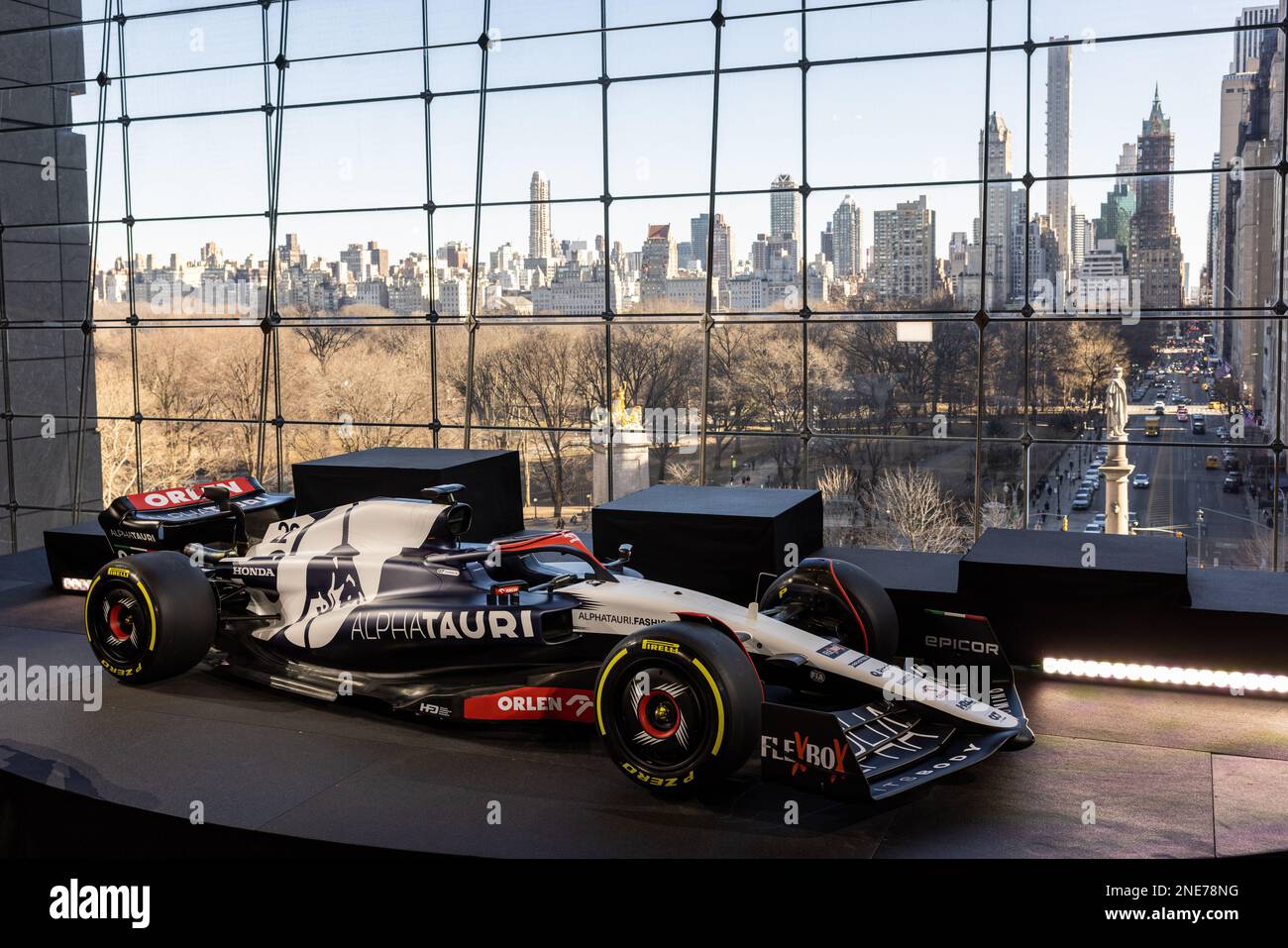Das neue Formel-1-Auto Scuderia AlphaTauri bei der Scuderia AlphaTauri Season Launch im Lincoln Center in New York, NY am 11. Februar 2023. Red Bull Content Pool // via FUFA61 //nur redaktionelle Verwendung // Stockfoto