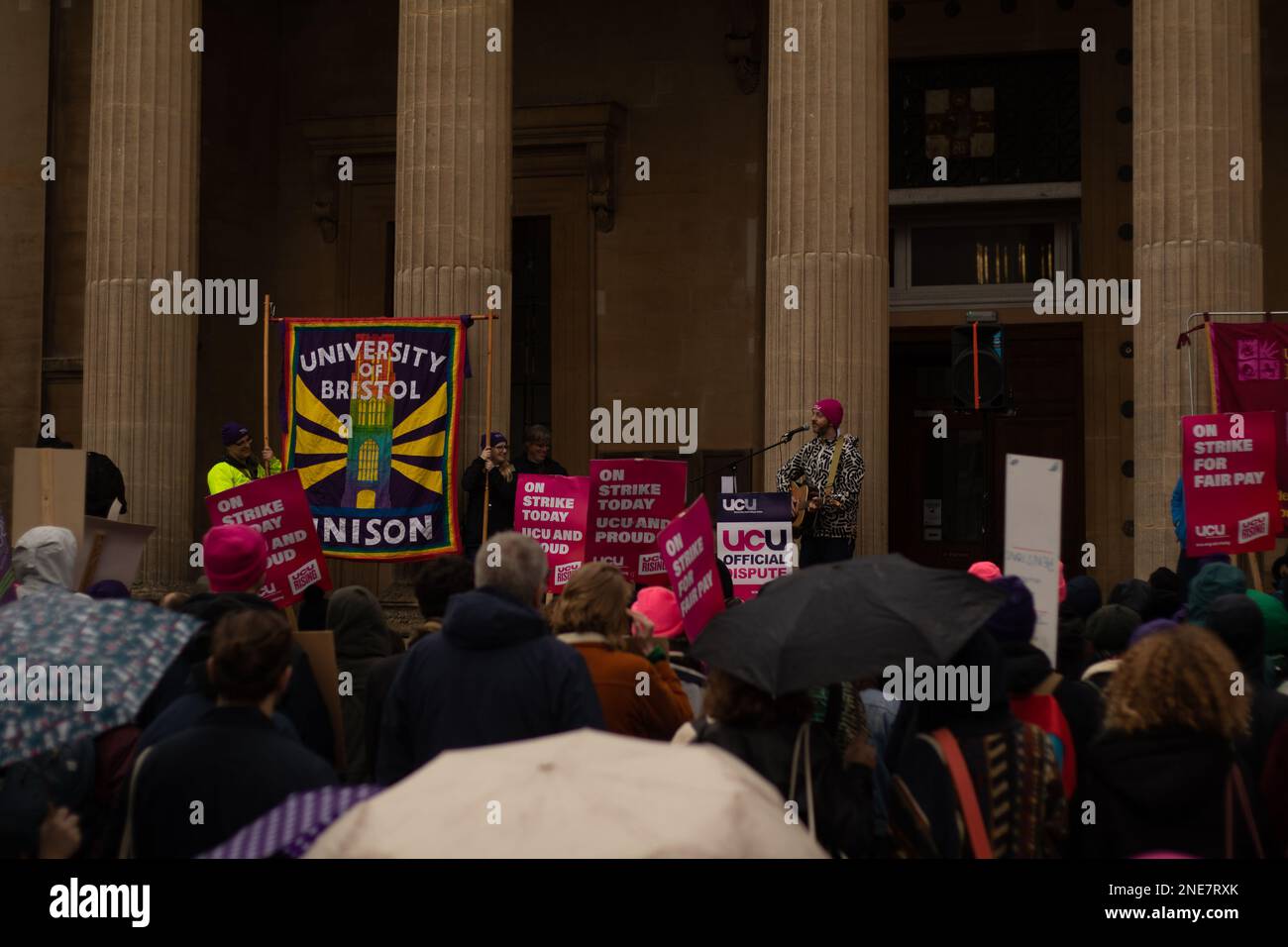 Bristol, Großbritannien. 16. Februar 2023. Union of Colleges and Universities versammeln sich vor den Victoria Rooms in Clifton, Bristol. Kredit: J.B. Coll/Alamy Live News Stockfoto