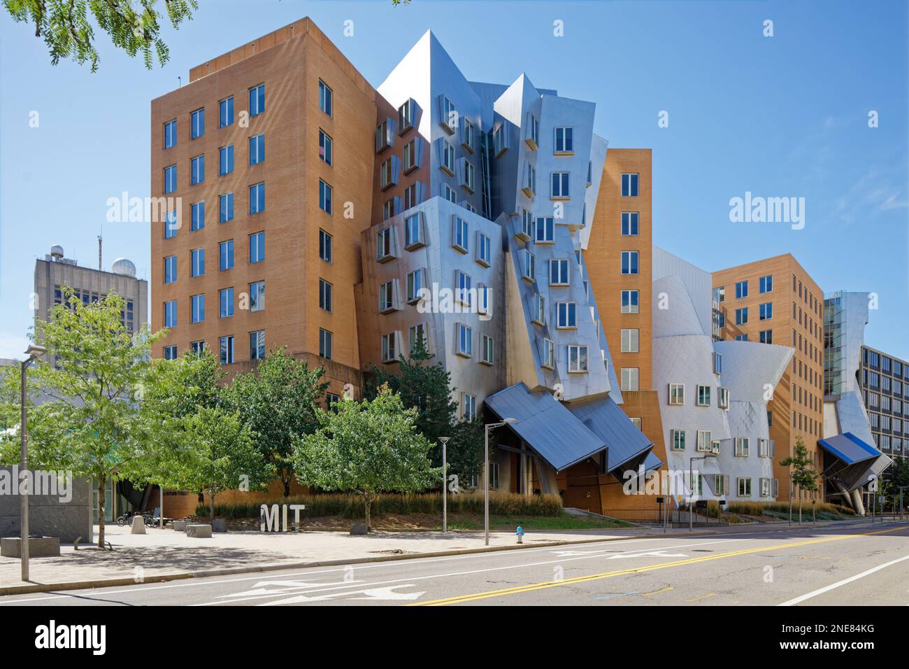 MIT's „Geek Palace“ – Ray and Maria Stata Center for Computer, Information and Intelligence Sciences – ist darauf ausgelegt, das normale Denken in Frage zu stellen. Stockfoto