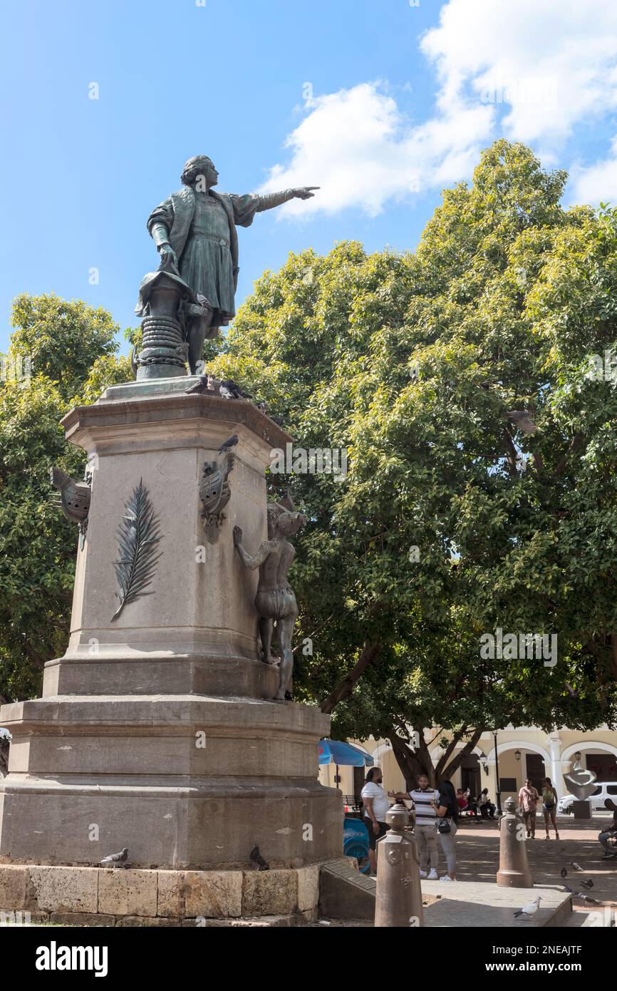 Santo Domingo, Dominikanische Republik - 28. Dezember 2022: Sehen Sie das Christoph-Kolumbus-Denkmal in der Kolonialstadt Santo Domingo im Dom Stockfoto