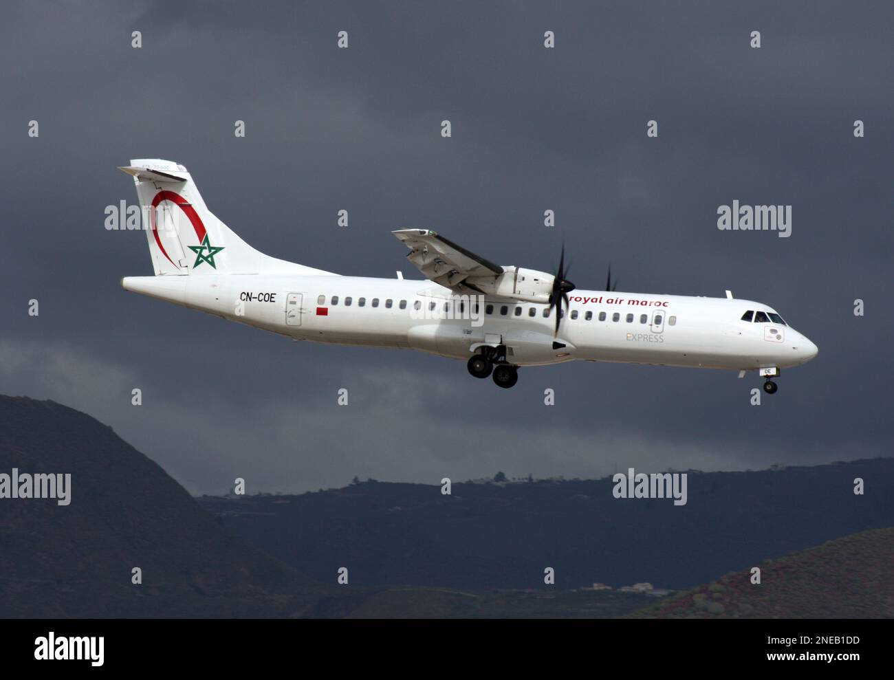 Ein 72 ATR Royal Air Maroc Express nähert sich Teneriffa South Airport Kanarische Inseln Stockfoto