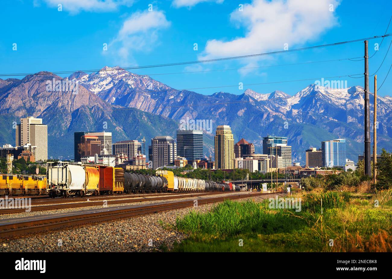 Skyline von Salt Lake City im Stadtzentrum von Utah mit Wasatch Range Mountains Stockfoto
