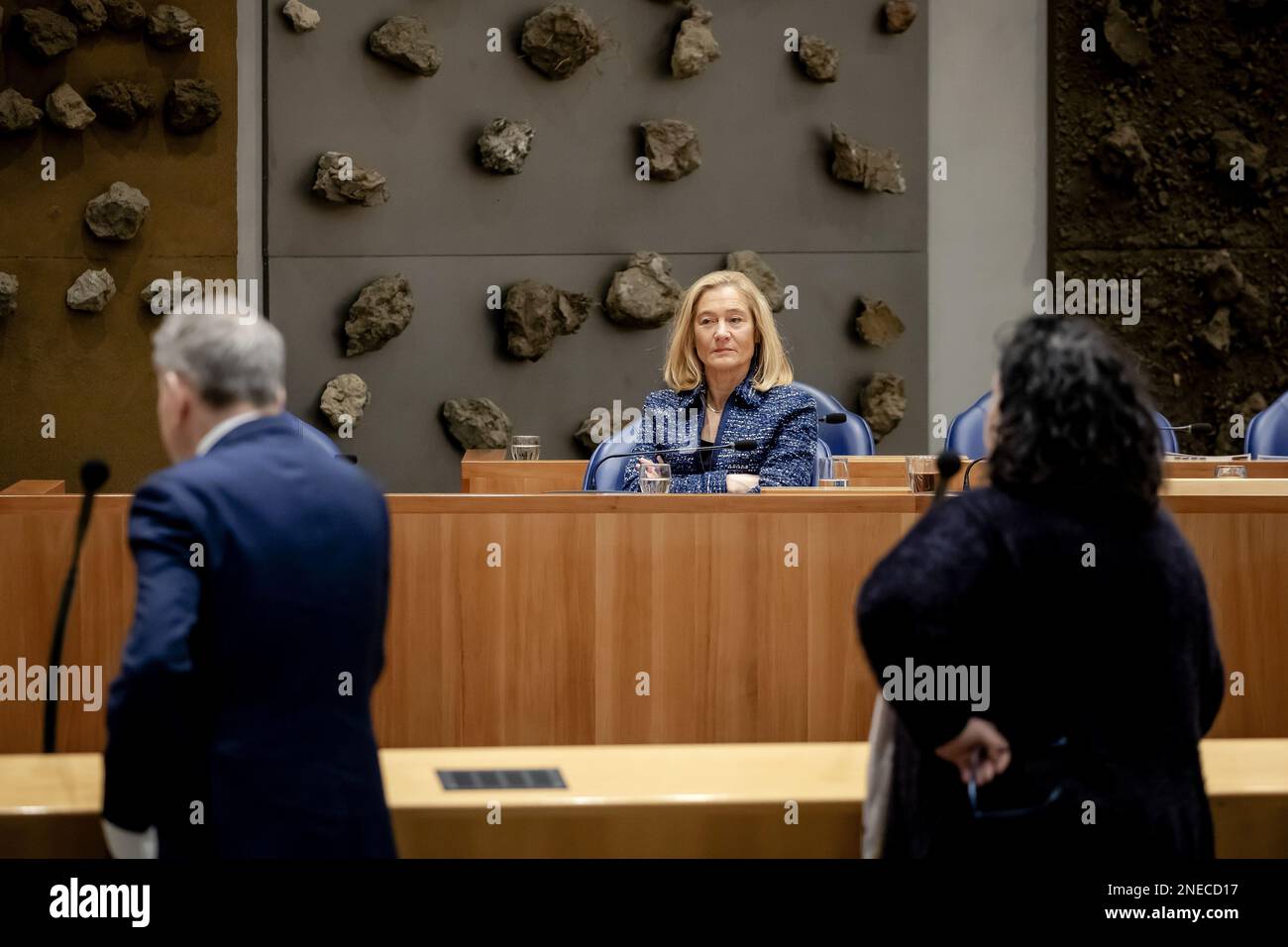 DEN HAAG - Micky Adriaansens, Minister für Wirtschaft und Klima, während einer Debatte über das Geschäftsklima in den Niederlanden im Repräsentantenhaus. ANP ROBIN VAN LONKHUIJSEN niederlande raus - belgien raus Stockfoto