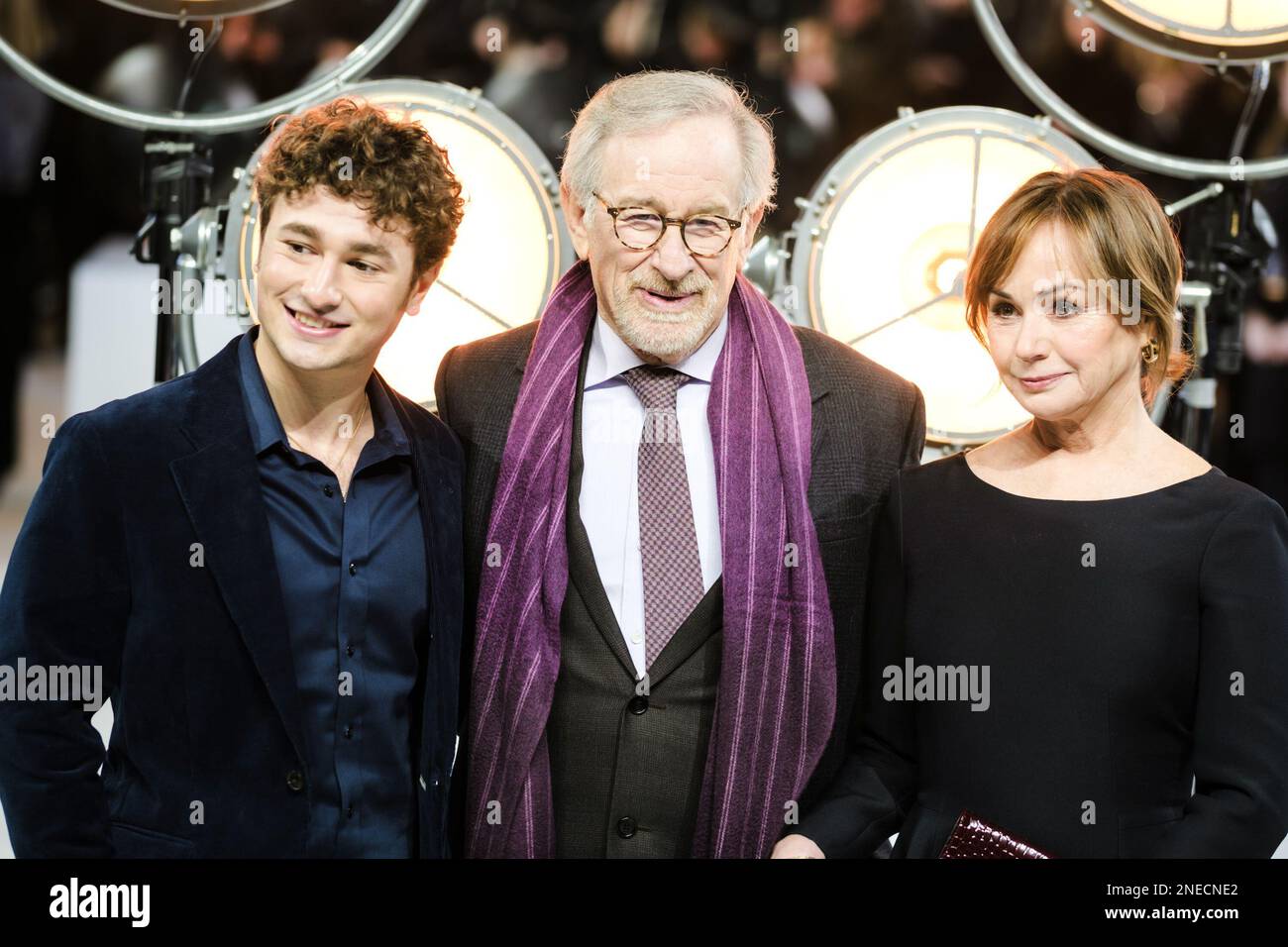 Gabriel LaBelle, Regisseur Steven Spielberg und Produzentin Kristie Macosko Krieger fotografierten bei der UK-Premiere der Fabelmans im Curzon Mayfair in London am 18. Januar 2023. Stockfoto