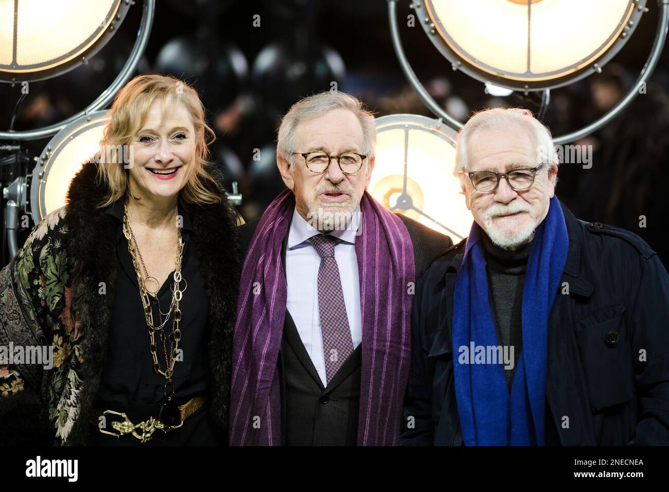 Caroline Goodall, Director Steven Spielberg und Brian Cox, fotografierten am 18. Januar 2023 bei der britischen Premiere der Fabelmans in Curzon Mayfair in London, Großbritannien. Stockfoto