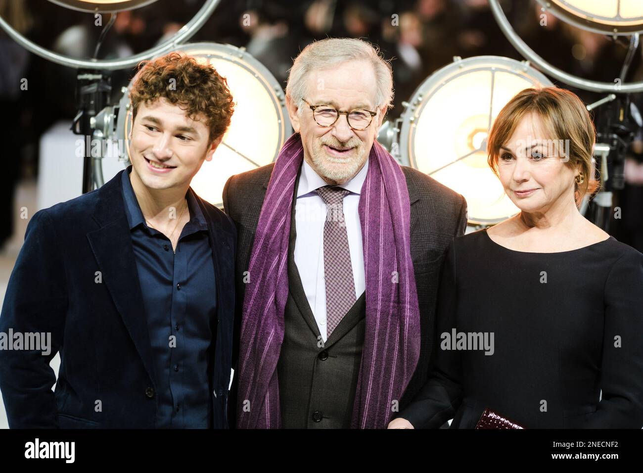 Gabriel LaBelle, Regisseur Steven Spielberg und Produzentin Kristie Macosko Krieger fotografierten bei der UK-Premiere der Fabelmans im Curzon Mayfair in London am 18. Januar 2023. Stockfoto