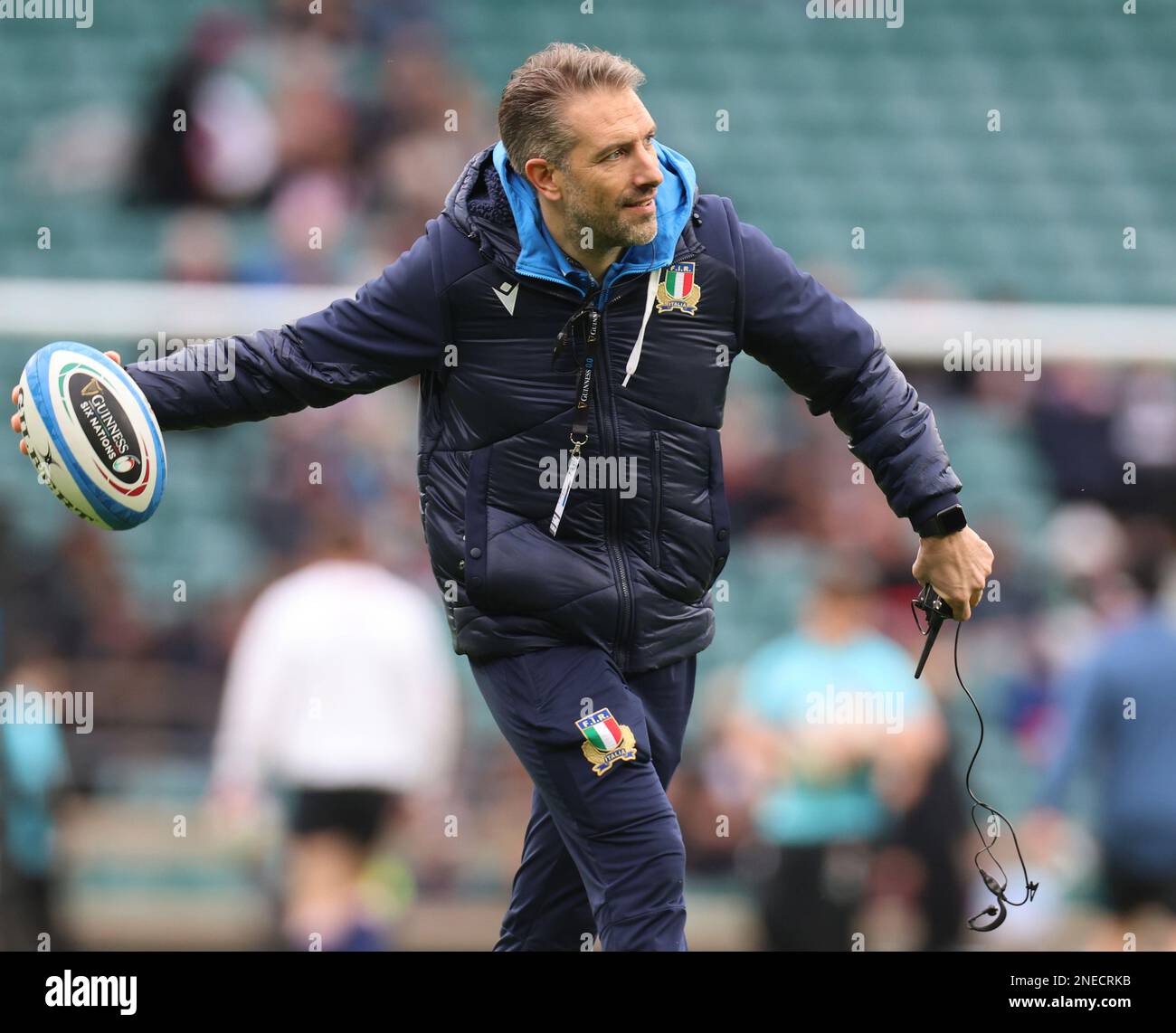 Simonluca Pistore Videoanalyst für den italienischen Rugby-Verband während des zweiten Spiels der sechs-Nationen-Meisterschaft 2023 zwischen England und Italien Stockfoto