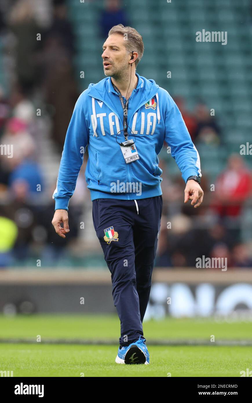 Simonluca Pistore Videoanalyst für den italienischen Rugby-Verband während des zweiten Spiels der sechs-Nationen-Meisterschaft 2023 zwischen England und Italien Stockfoto