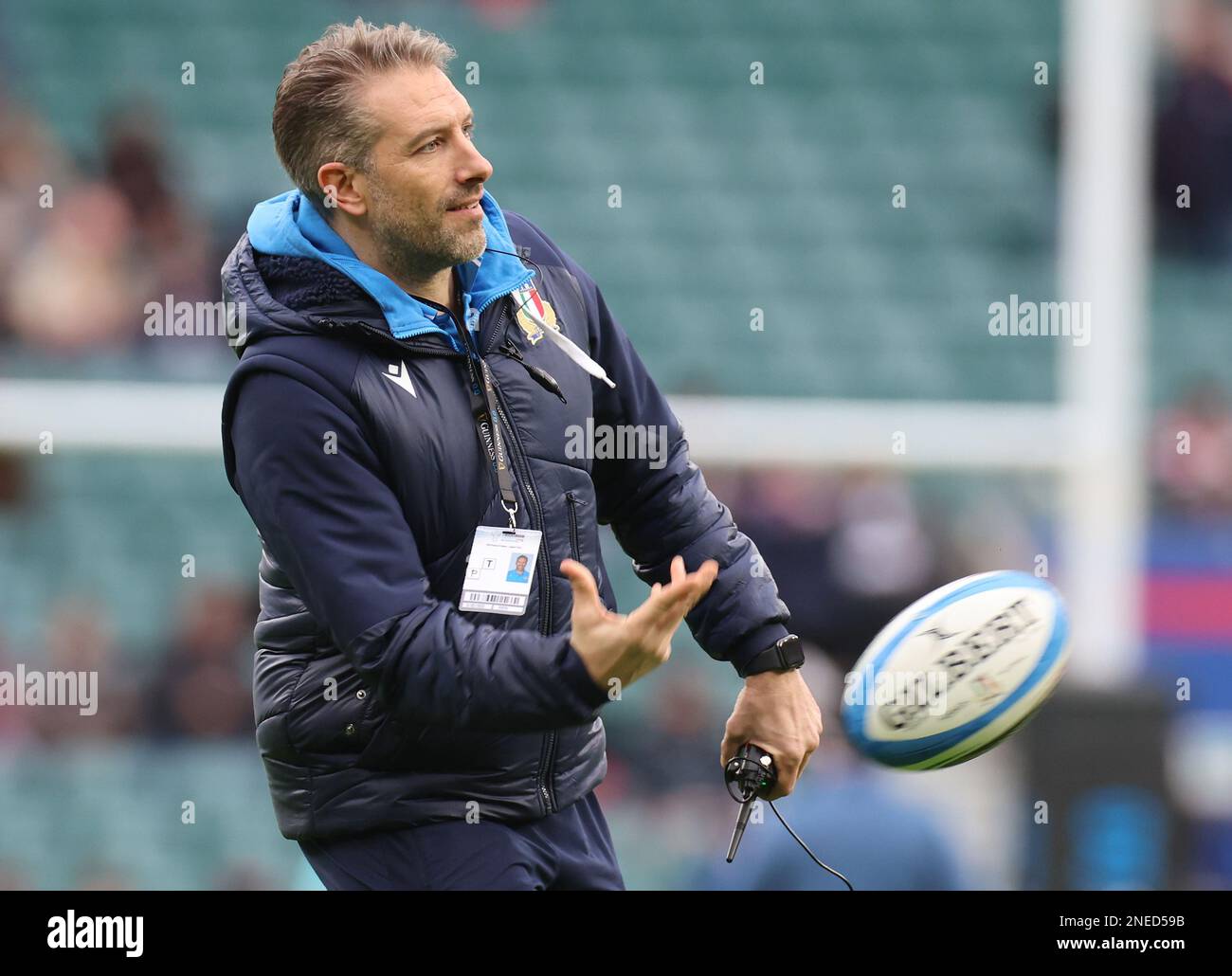 Simonluca Pistore Videoanalyst für den italienischen Rugby-Verband während des zweiten Spiels der sechs-Nationen-Meisterschaft 2023 zwischen England und Italien Stockfoto