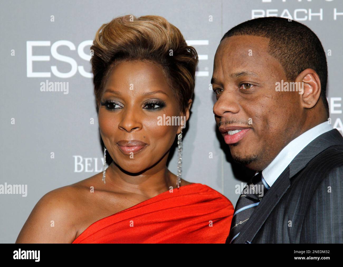 Honoree Mary J. Blige, left, and her husband Kendu Isaacs arrives at the Essence Black Women in Music: Honoring the Career & Accomplishments of Mary J. Blige reception in West Hollywood, Calif. on Wednesday, Jan. 27, 2009. (AP Photo/Danny Moloshok) Stockfoto