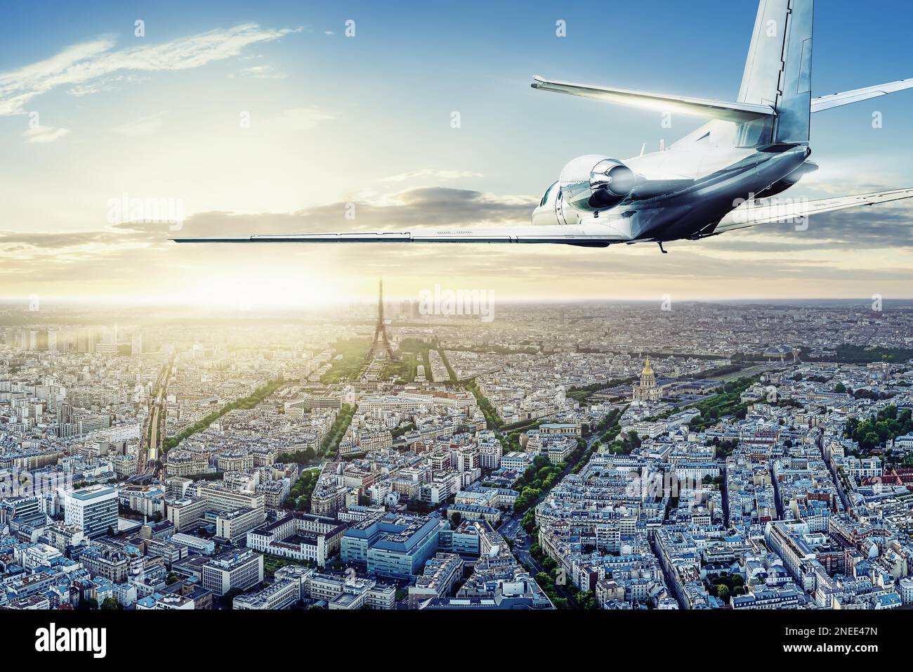 Verkehrsflugzeug kommt in paris an Stockfoto