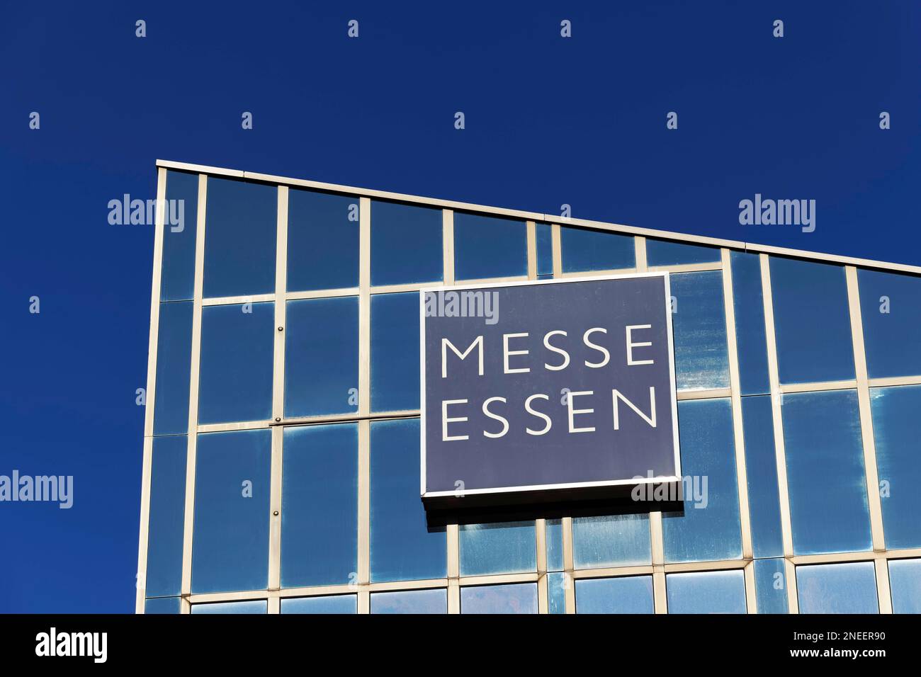 Logo Messe Essen auf dem Gebäude, Südeingang, Essen, Nordrhein-Westfalen, Deutschland Stockfoto