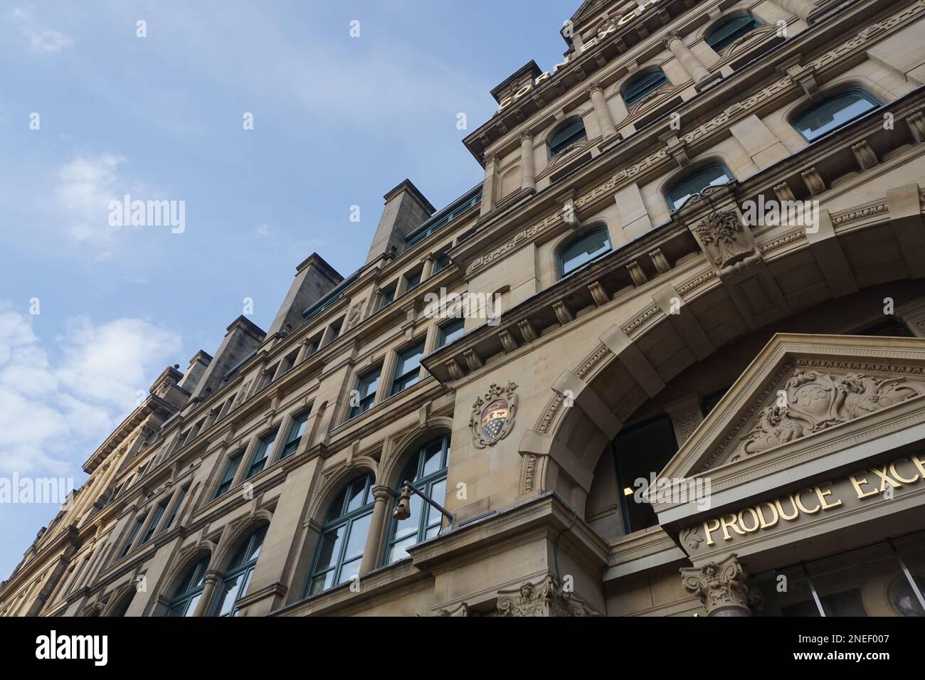 Blick aus abstraktem Winkel auf das Corn Exchange-Gebäude in Manchester Stockfoto