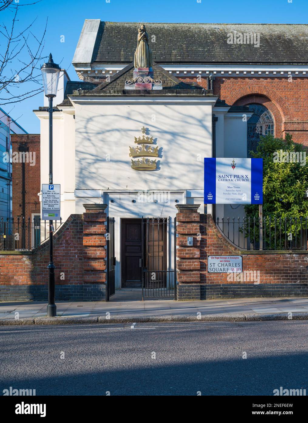 St Pius X Roman Catholic Church in St Charles Square, London W10, England, Großbritannien Stockfoto