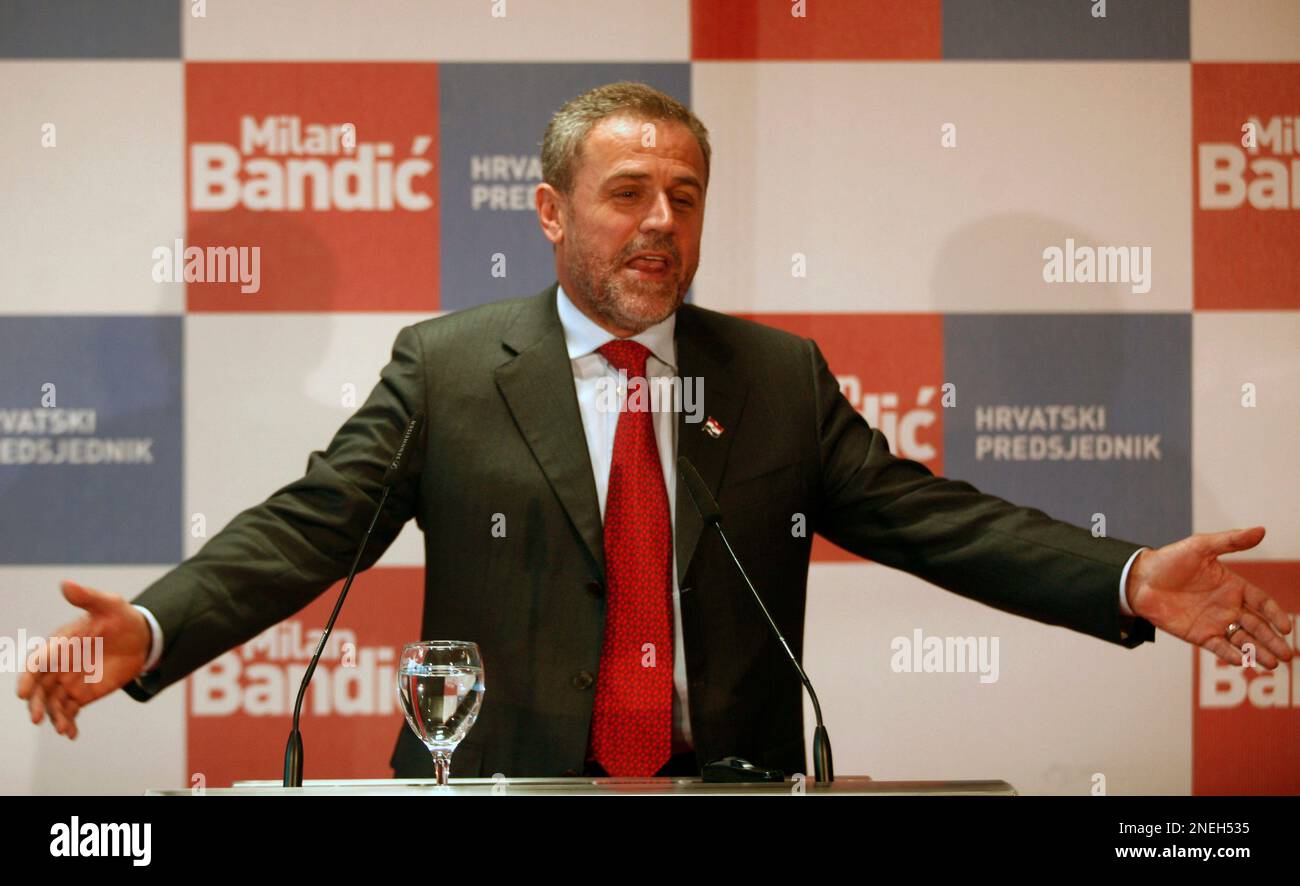 Zagreb's mayor and independent presidential candidate Milan Bandic reacts during the press conference at his campaign headquarters in Zagreb, Croatia, Friday, Jan. 8, 2010. Bandic will confront Ivo Josipovic of Social Democrats in the second round of Croatian presidential elections on Sunday. ( AP Photo/Filip Horvat) Stockfoto