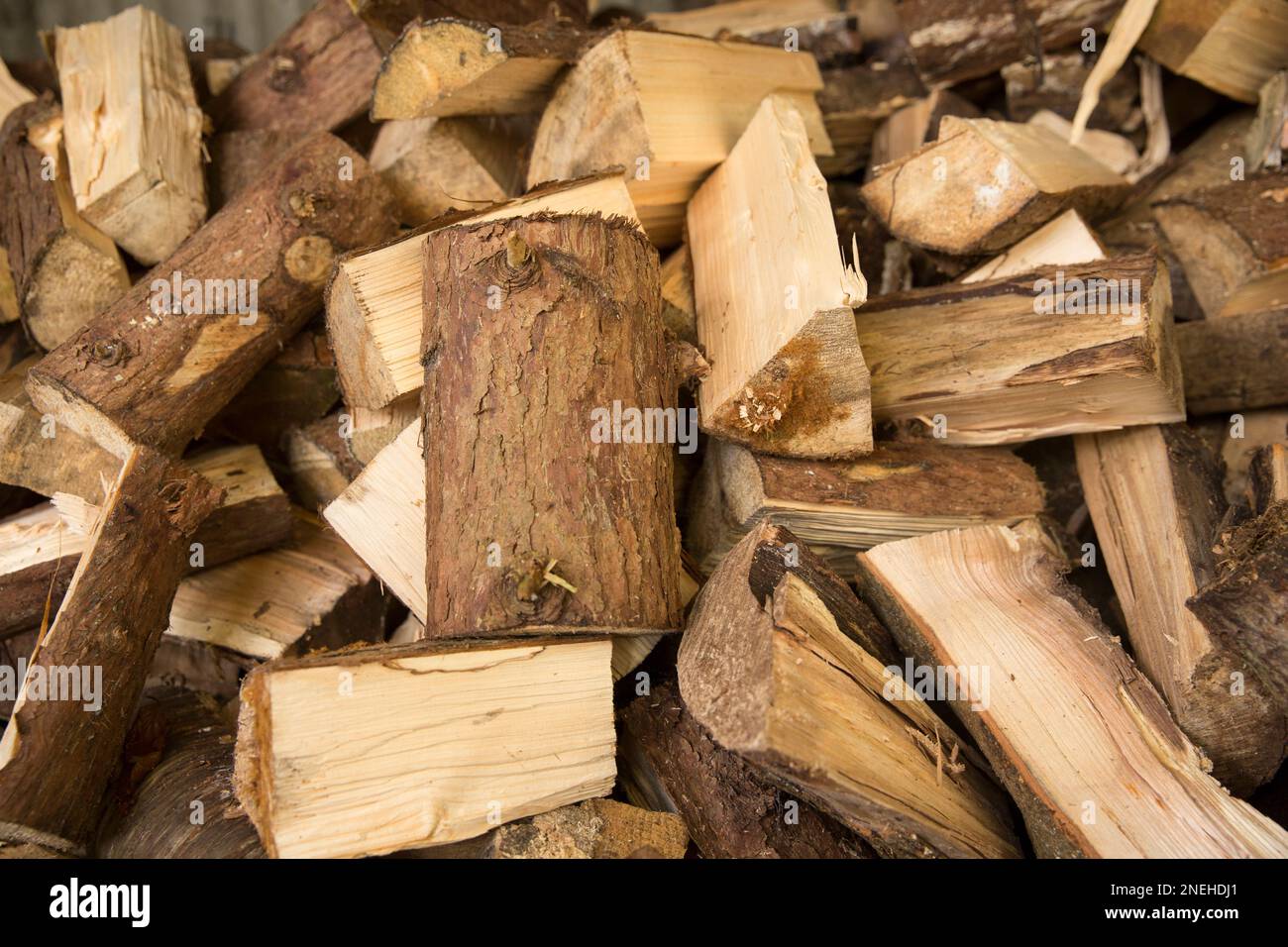 Trockenes holz verbrennen -Fotos und -Bildmaterial in hoher Auflösung
