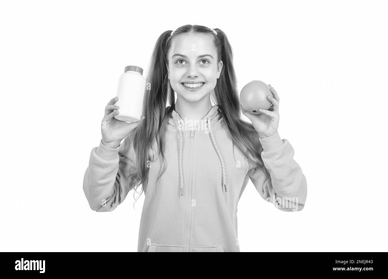 Vitamin c. Bio-Nahrungsergänzungsmittel. Wahl zwischen natürlichen Produkten und Pillen. Stockfoto