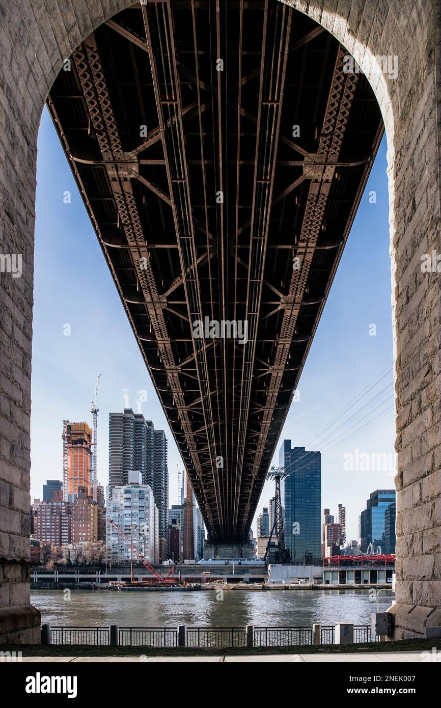 Blick auf Midtown manhattan und Ed koch queensboro Brücke von der Insel roosevelt Stockfoto