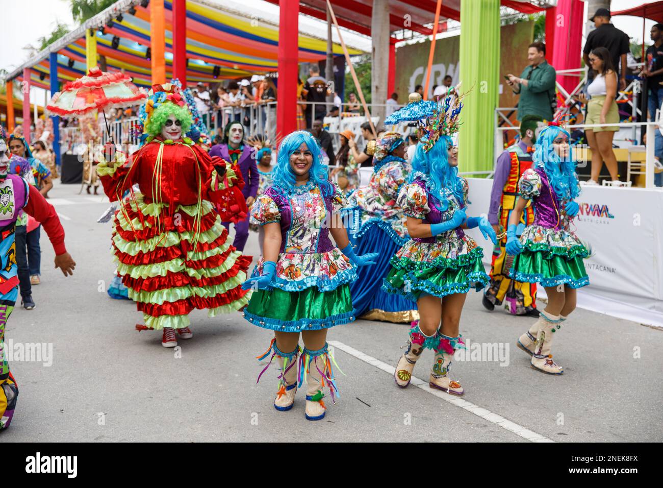02.04.2023 Dominikanische Republik Punta Cana Jährlicher Karneval. Stockfoto