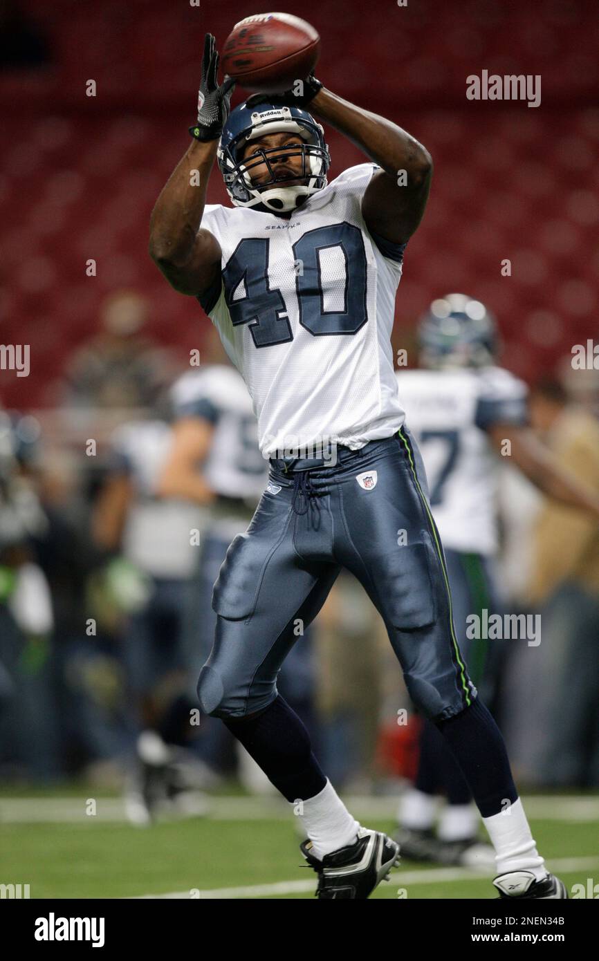 Seattle Seahawks running back Louis Rankin catches a pass during warm ups before the start of an NFL football game between the Seattle Seahawks and the St. Louis Rams Sunday, Nov. 29, 2009, in St. Louis. (AP Photo/Jeff Roberson) Stockfoto