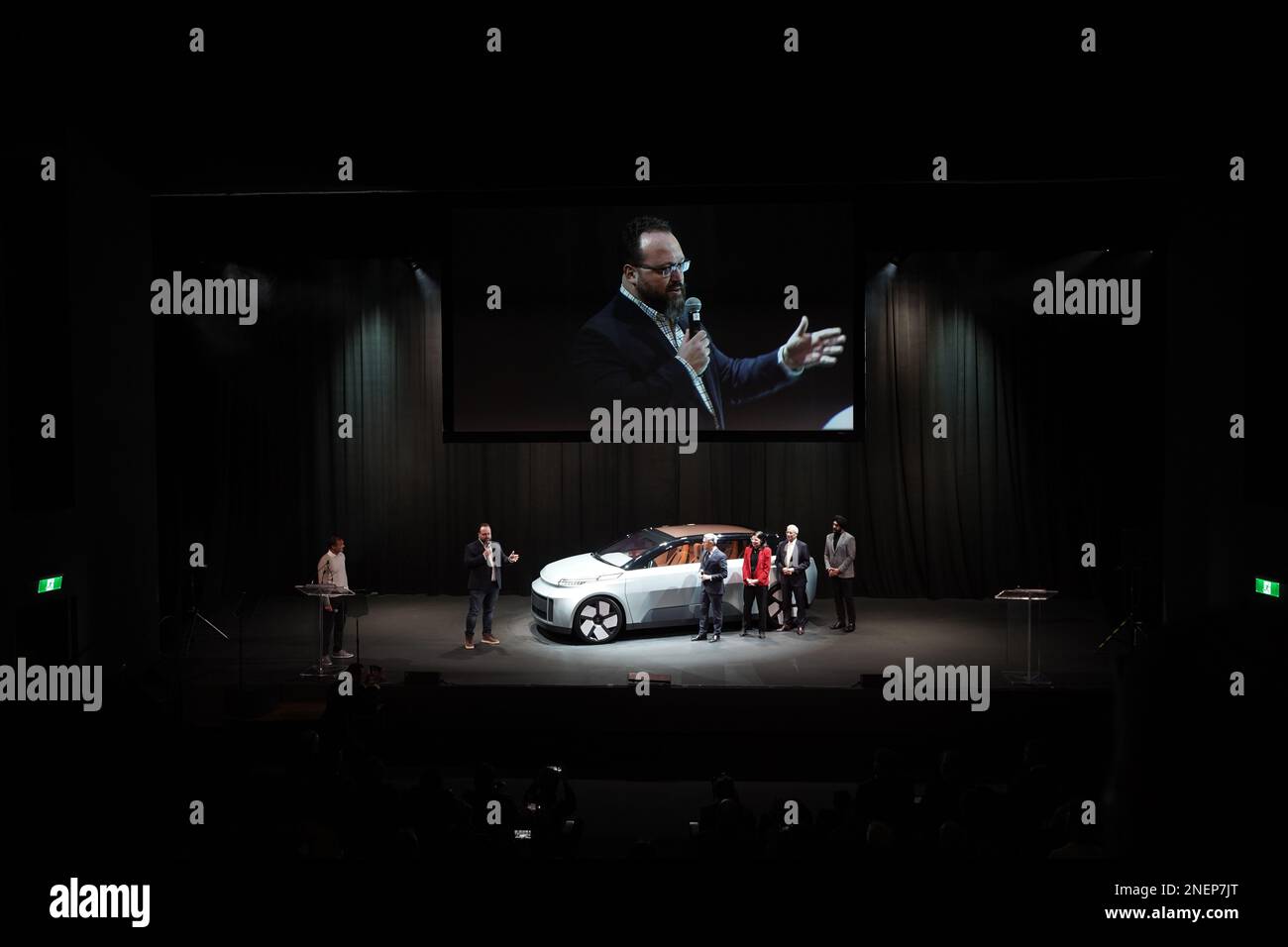 Toronto, Kanada. 23. Februar 2023 Project Arrow, ein emissionsfreies kanadisches Konzeptfahrzeug, wurde am ersten Tag der Canadian International Autoshow 2023 auf der Bühne vorgestellt. Wayne Sze/Alamy Live News Stockfoto