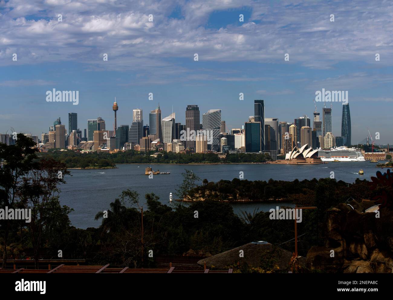 Blick vom Taronga Zoo zum Sydney Opera House in Sydney, NSW, Australien (Foto: Tara Chand Malhotra) Stockfoto