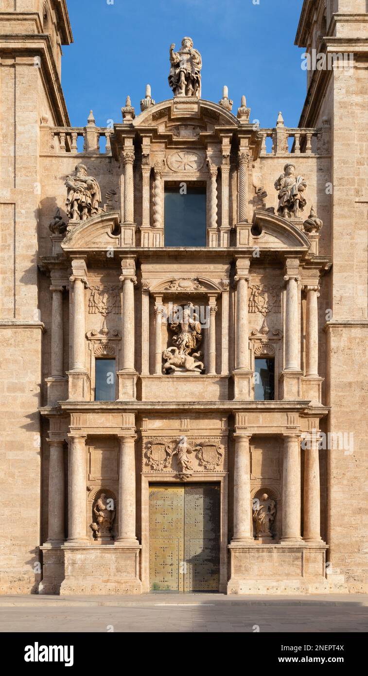 Valencia - das Portal des Klosters - Monasterio de San Miguel de los Reyes. Stockfoto