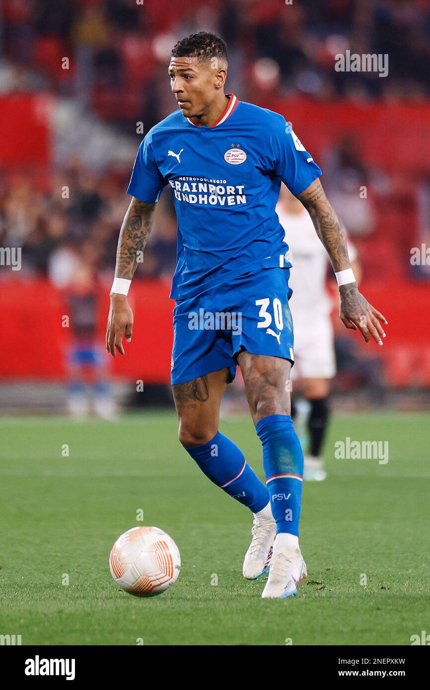 Sevilla, Spanien. 16. Februar 2023. Patrick Van Aanholt (30) von PSV Eindhoven während des Spiels der UEFA Europa League zwischen dem FC Sevilla und dem PSV Eindhoven im Estadio Ramon Sanchez Pizjuan in Sevilla. (Foto: Gonzales Photo/Alamy Live News Stockfoto