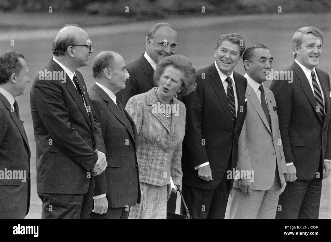 Leaders of the World Economic Summit are lined-up in the garden of the ...
