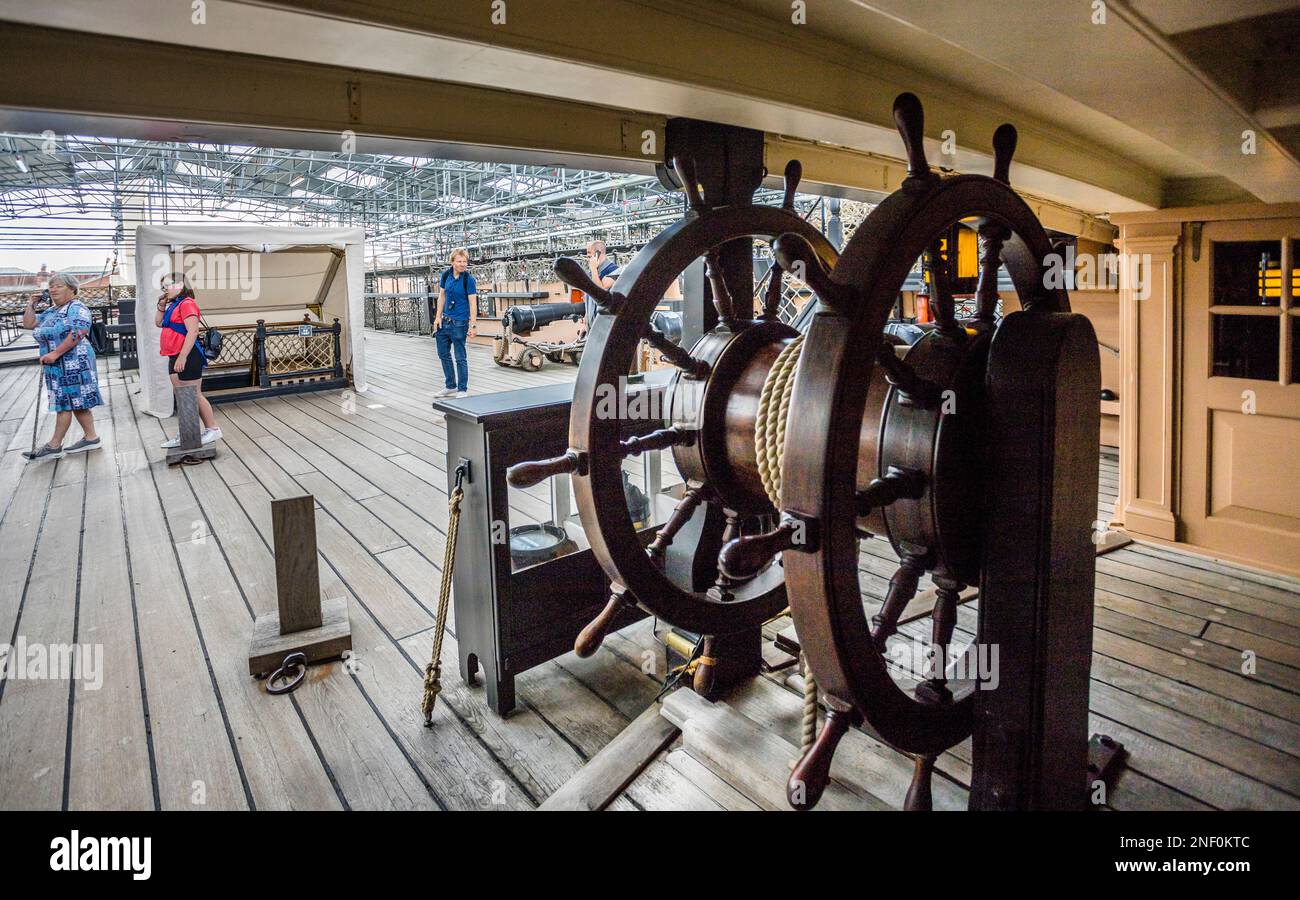 Doppelrad des Museumsschiffs HMS Victory, Portsmouth Historic Dockyard, Hampshire, Südostengland Stockfoto