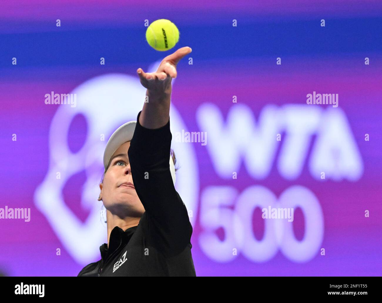 Doha, Katar. 16. Februar 2023. Veronika Kudermetova aus Russland spielt beim Viertelfinale der Singles gegen Coco Gauff aus den Vereinigten Staaten bei der WTA500 Qatar Open 2023 in Doha, Katar, 16. Februar 2023. Kredit: Nikku/Xinhua/Alamy Live News Stockfoto