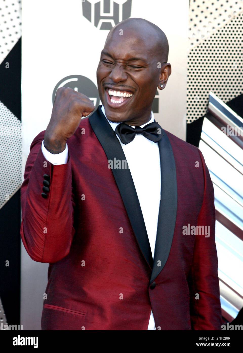Tyrese Gibson arrives at the "Transformers: Revenge of the Fallen" premiere sponsored by LG Mobile Phones at Mann's Bruin Theater in Los Angeles, Calif. on June 22, 2009. (Casey Rodgers/AP Images for LG Mobile Phones) Stockfoto