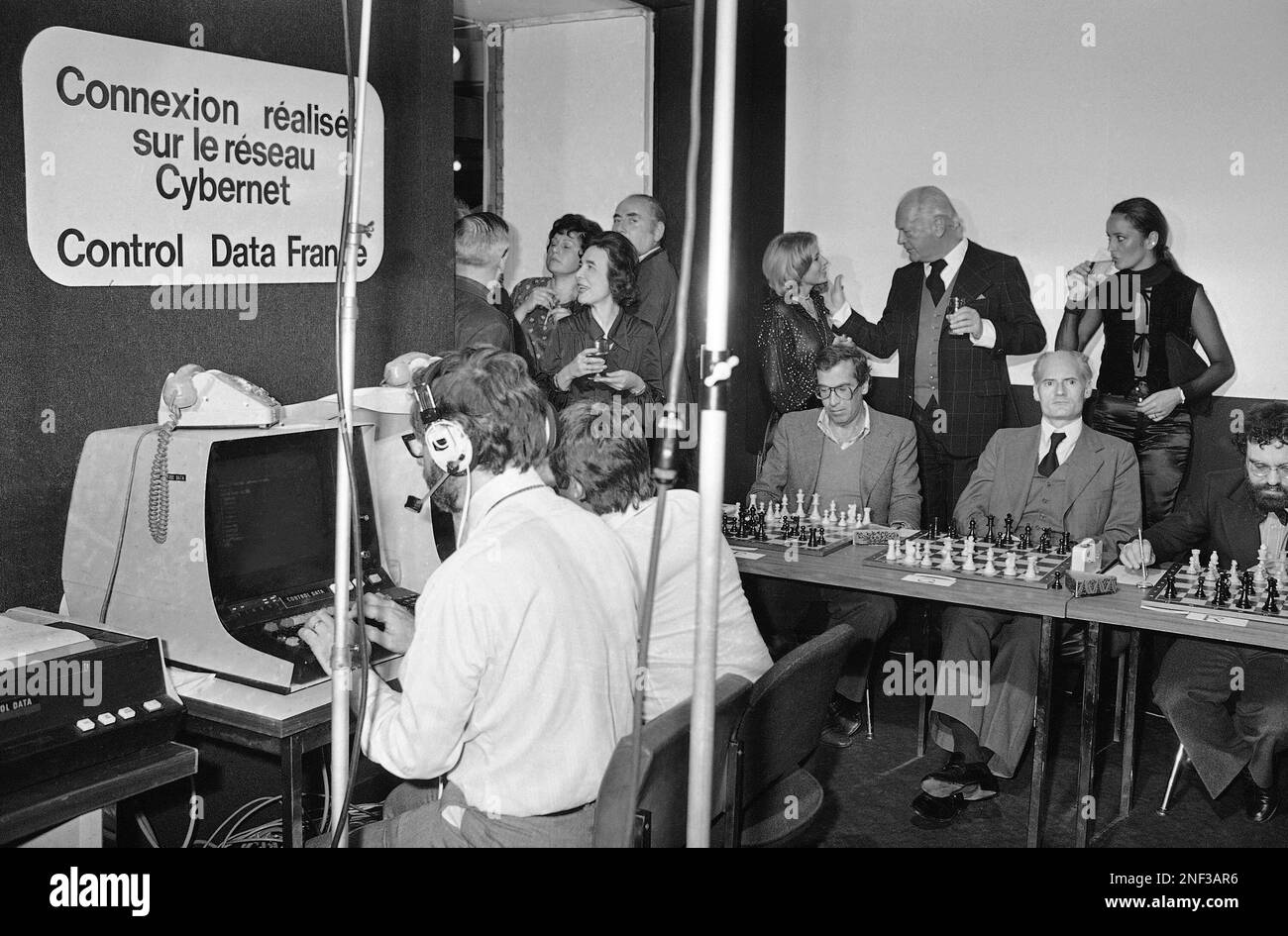 Simultaneous chess tournament at night on Thursday, Nov. 25, 1977 at ...