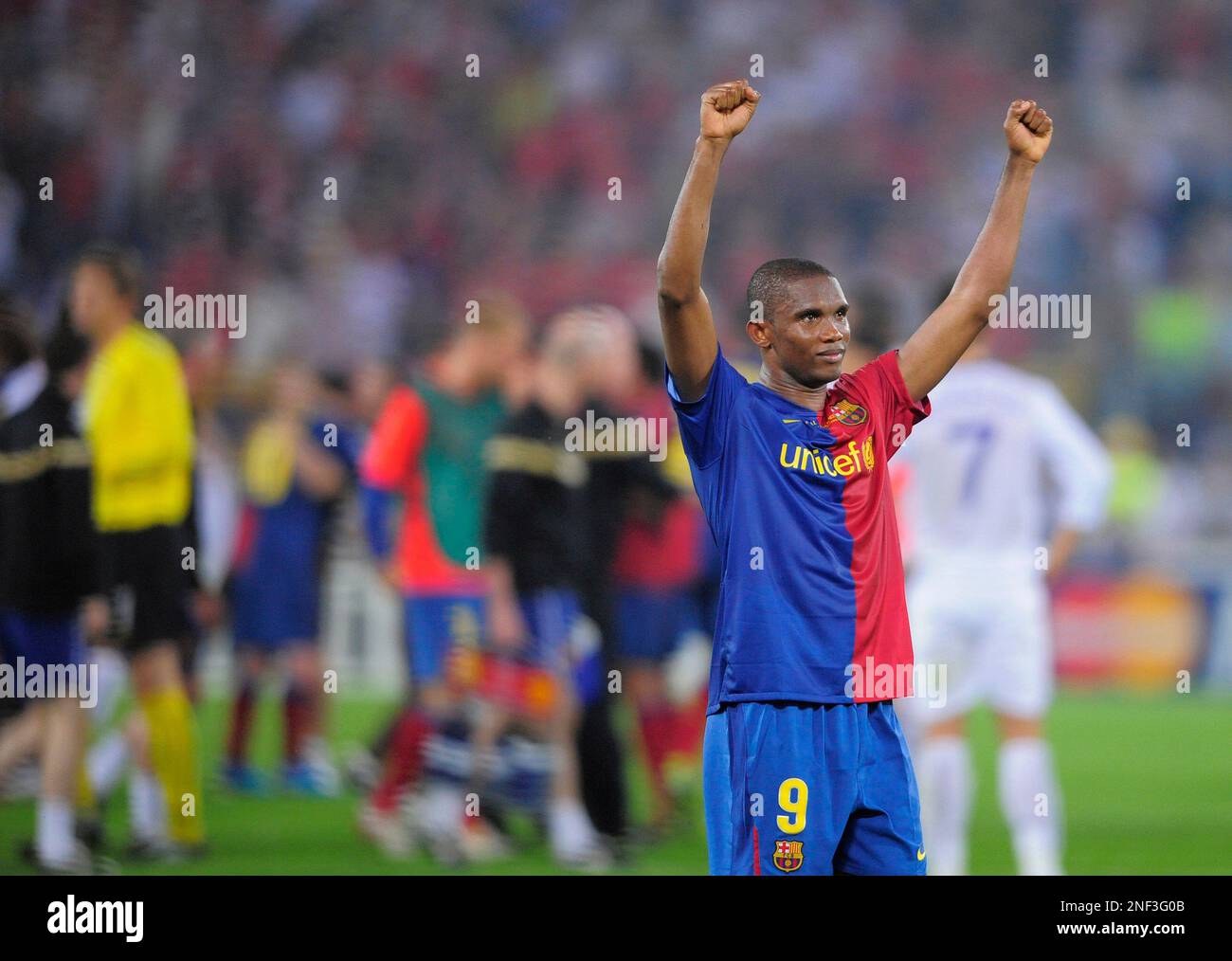 Barcelona's Samuel Eto'o reacts at the final whistle of the UEFA Champions League final soccer match between Manchester United and Barcelona in Rome, Wednesday May 27, 2009. (AP Photo/Manu Fernandez) Stockfoto