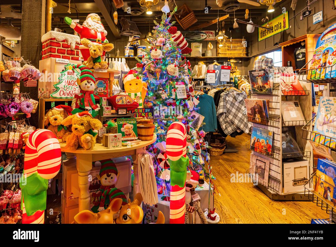 Texas, NOV. 23 2022 - Innenansicht des Cracker Barrel Old Country Store Stockfoto