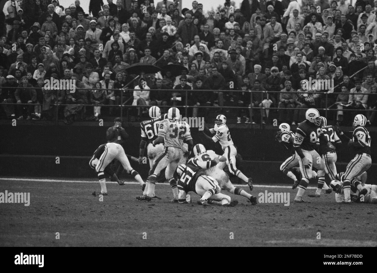 Buffalo Bills wide receiver Haven Moses, center, prepares to receive
