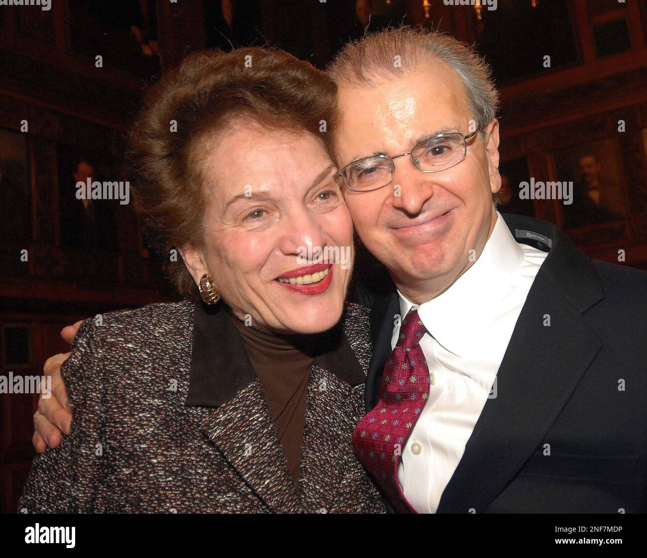 Retired Chief Judge Judith S. Kaye, left and the state's new Chief Judge Jonathan Lippman pose for family photographs at the New York State Court of Appeals in Albany, N.Y., Wednesday, February 25, 2009 (AP Photo/Hans Pennink) Stockfoto