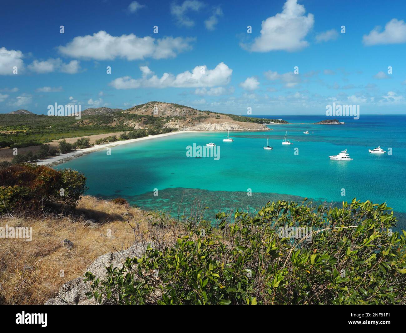 Blick über Watsons Bay mit Booten vor Anker, Lizard Island, Australien Stockfoto