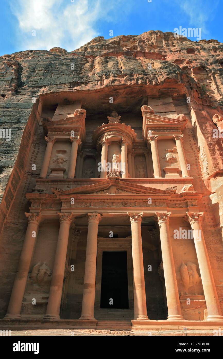 Khazne al-Firaun, Schatzhaus des Pharao, ein von den Nabatäern aus dem Fels geschlagenes Mausoleum in der antiken Stadt Petra, UNESCO Weltkulturerbe, Stockfoto