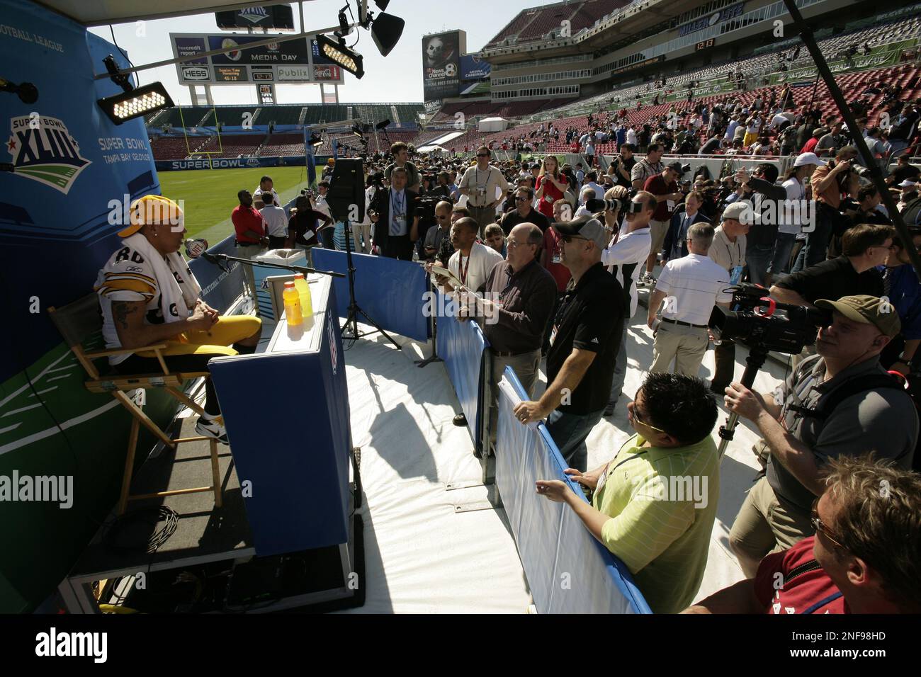 Pittsburgh Steelers wide receiver Hines Ward during the team's media day for Super Bowl XLIII Tuesday, Jan. 27, 2009, in Tampa, Fla. The Steelers will play the Arizona Cardinals in the NFL Super Bowl football game on Sunday, Feb. 1. (AP Photo/Gene J. Puskar) Stockfoto