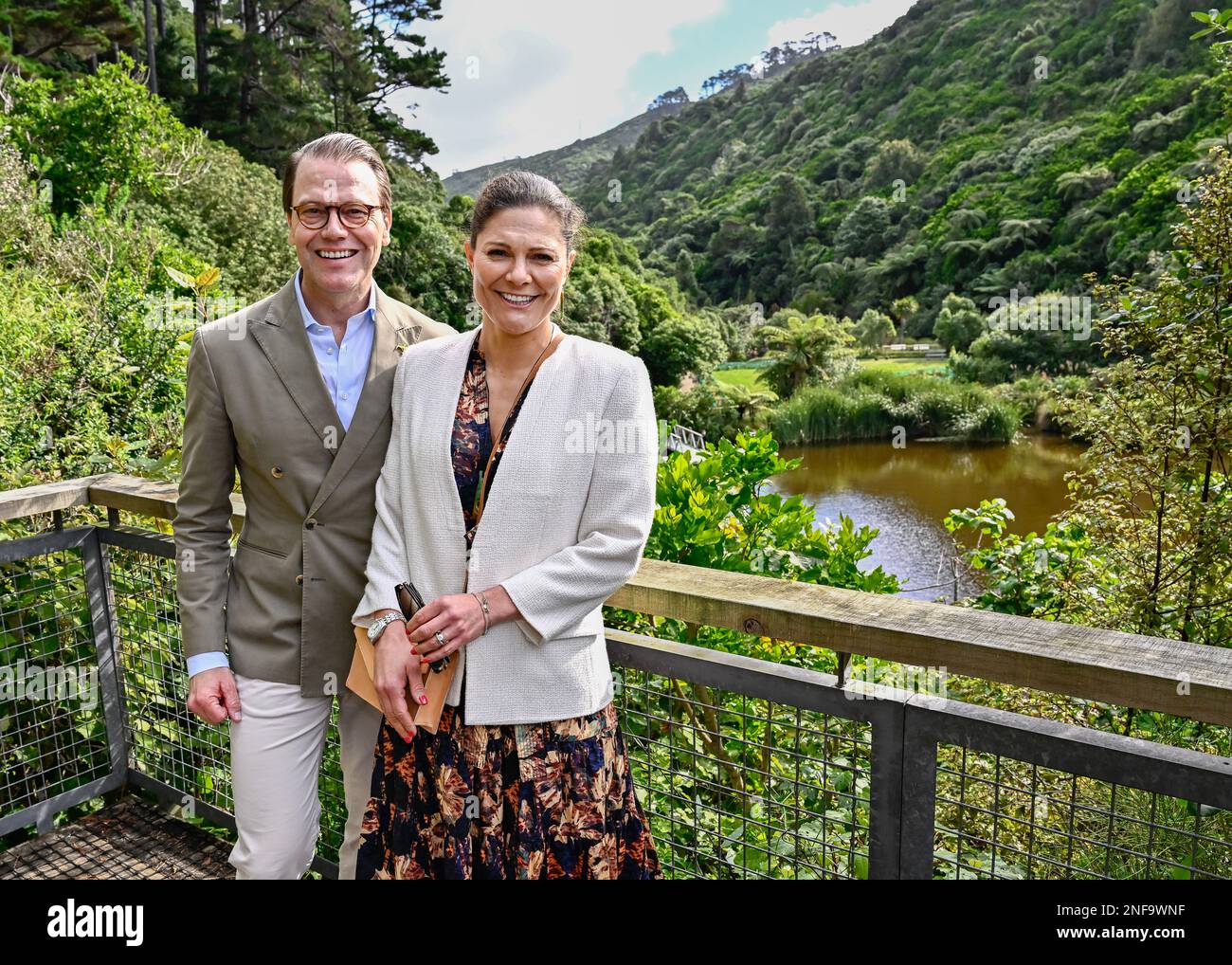 Wellington, Neuseeland, am 17. Februar 2023, Crown Princess Victoria und Prince Daniel im Zealandia Ecosanctuary in Wellington, Neuseeland, am 17. Februar 2023. Das schwedische Kronprinzessinnen-Paar ist auf einem offiziellen Besuch in Neuseeland. Foto: Jonas Ekstromer/TT/Code 10030 Stockfoto