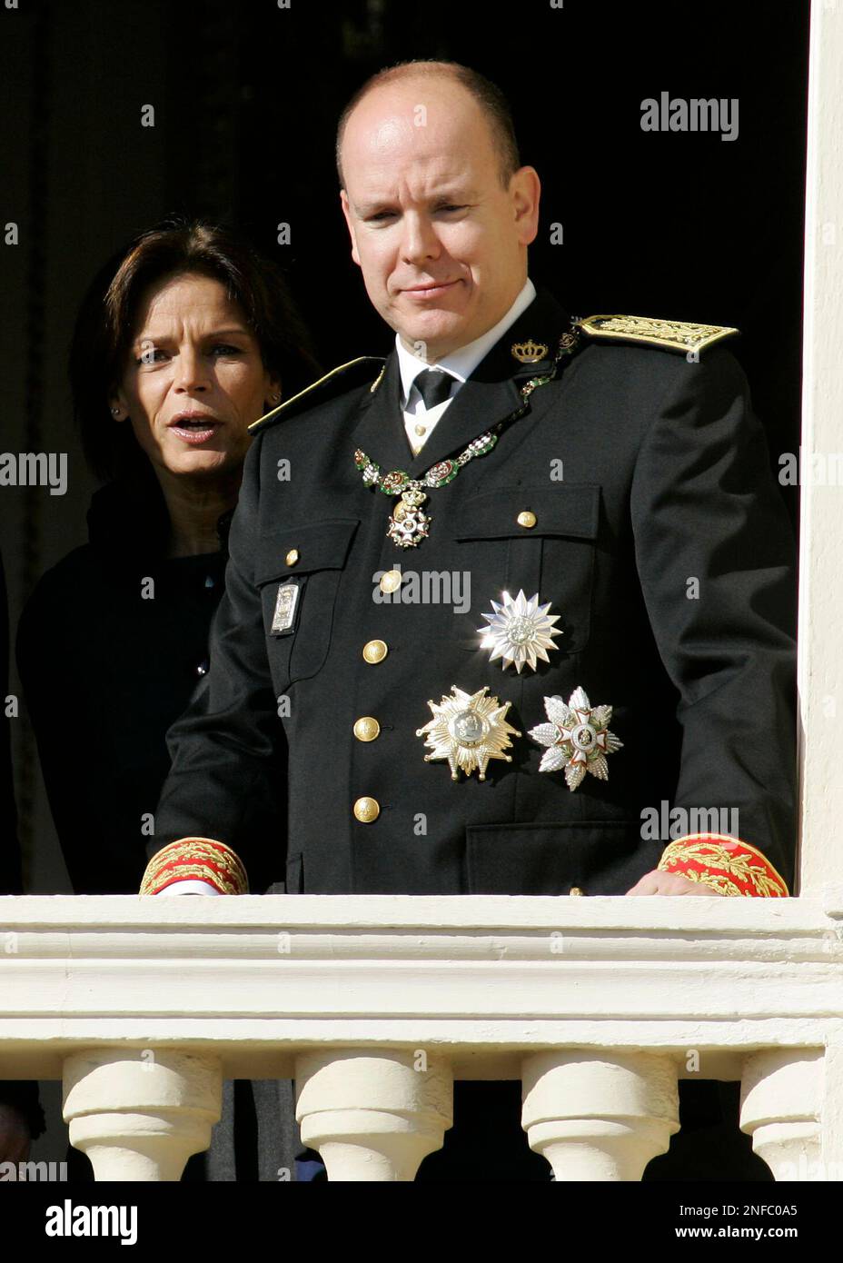 Prince Albert II of Monaco and his sister Princess Stephanie of Monaco, stand on the balcony of the Monaco palace during the Monaco's national day ceremony, Wednesday Nov.19, 2008. (AP Photo/Lionel Cironneau) Stockfoto