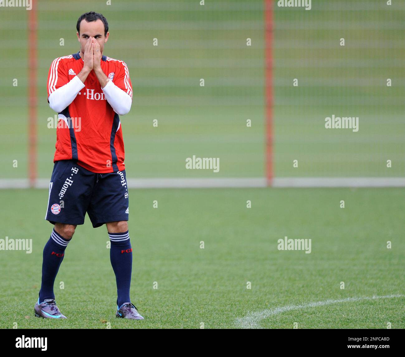 us-national-soccer-player-landon-timothy-donova-follows-a-a-training