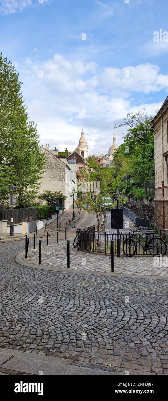 Eine gepflasterte Straße von Montmartre. Paris, Frankreich. Stockfoto