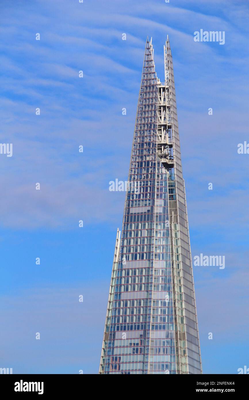 LONDON, Großbritannien - 8. JULI 2016: Der Shard Gebäude in London, UK. Der 310 Meter hohe Wolkenkratzer ist von Staat Katar gehört (95 Prozent). Stockfoto