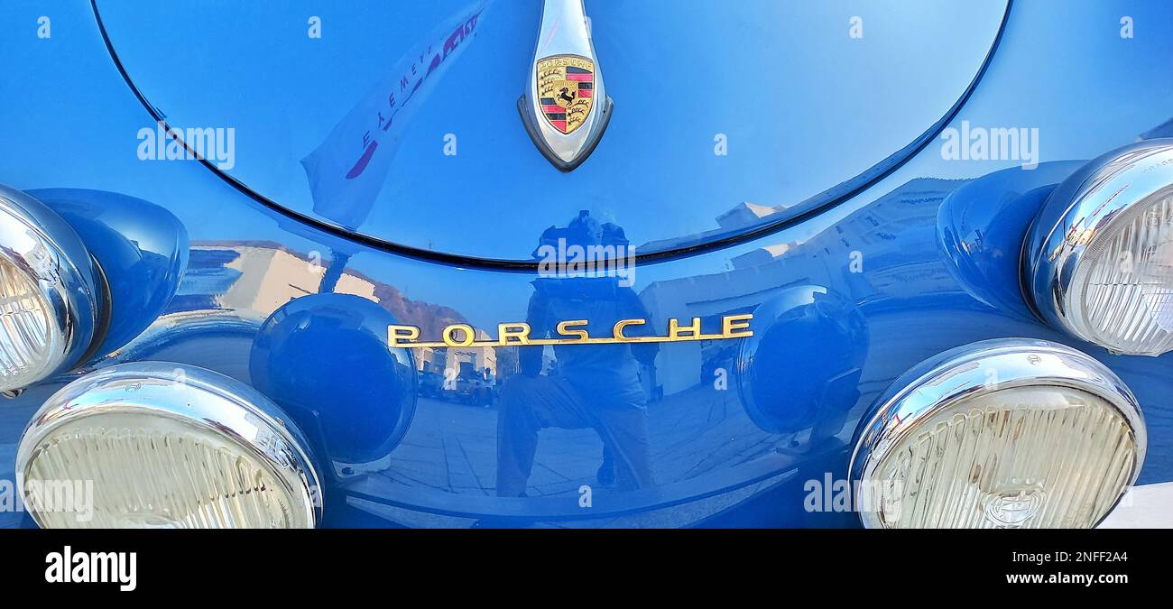 Porsche-Emblem, Maskottchen, Motorhaubenschmuck, Motorhaubenschmuck, Kühlerdeckel, Motormaskottchen, Fahrzeugzeichen, Stockfoto