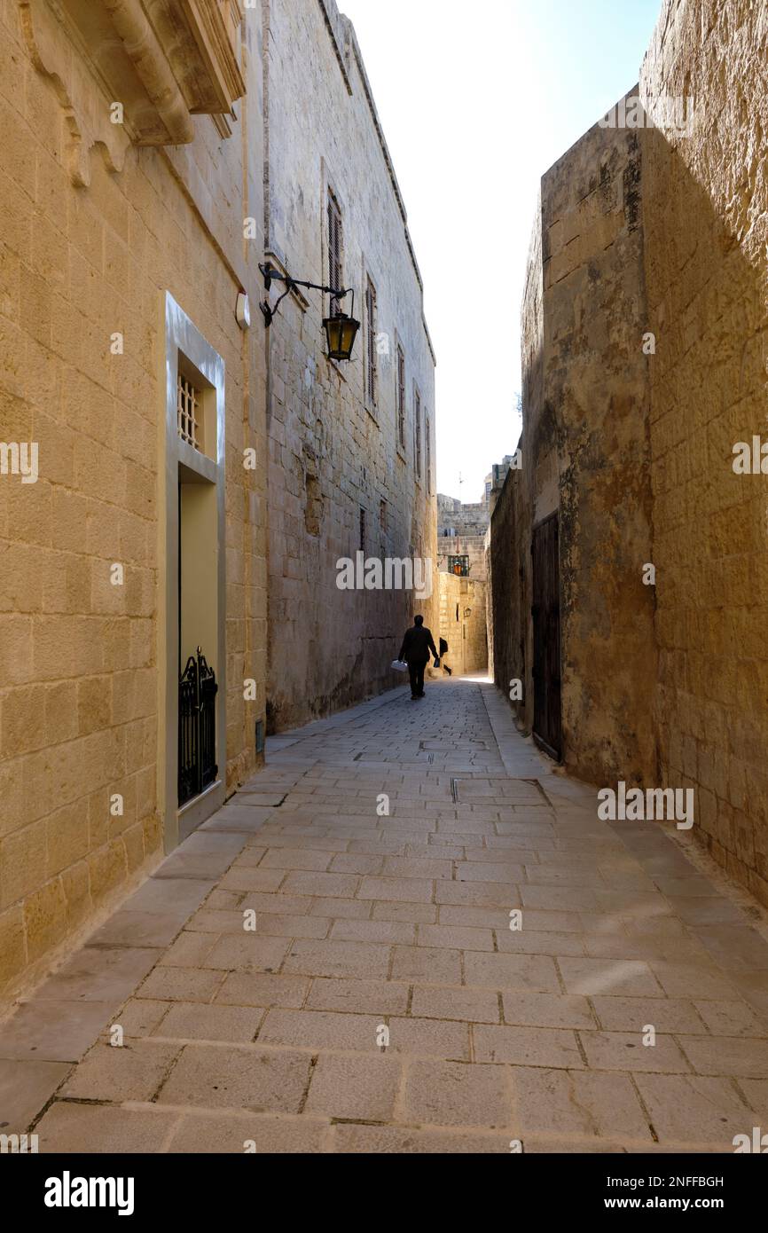 Wege, Straßen und Fassaden der alten Steinstadt Rabat, heute ein kleines Dorf auf Malta Stockfoto