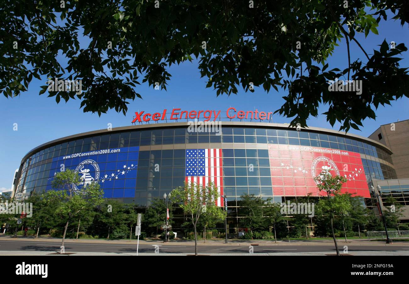 The Xcel Energy Center, home to the NHL's Minnesota Wild, is transformed inside and out to host the 2008 Republican National Convention in St. Paul, Minn., Thursday, Aug. 28, 2008. (AP Photo/Charles Rex Arbogast) Stockfoto
