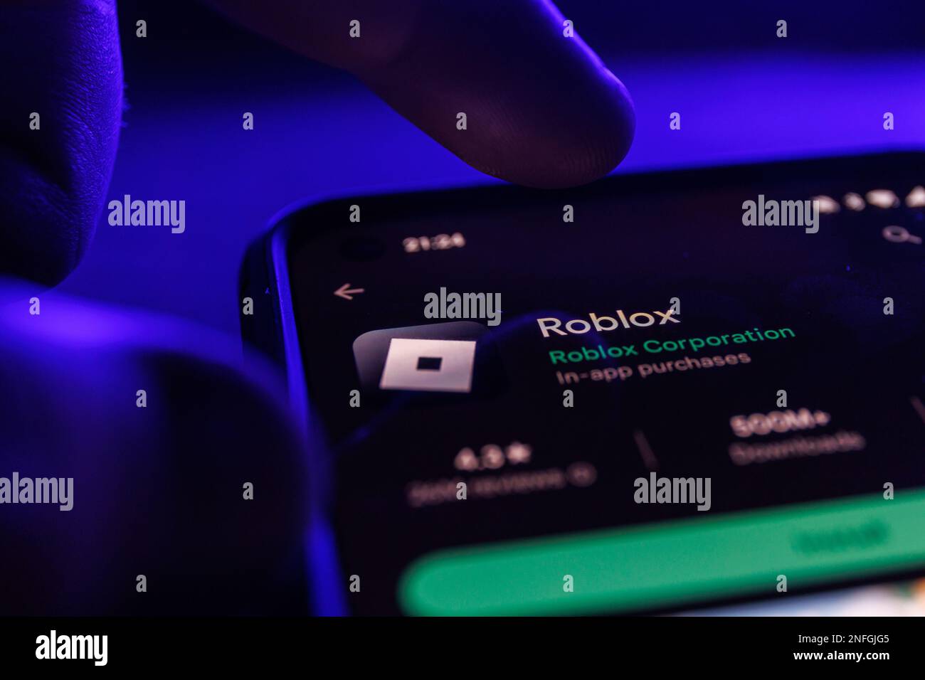 Roblox Spiel-App auf dem Smartphone-Bildschirm. Nahaufnahme der Roblox Game App Stockfoto