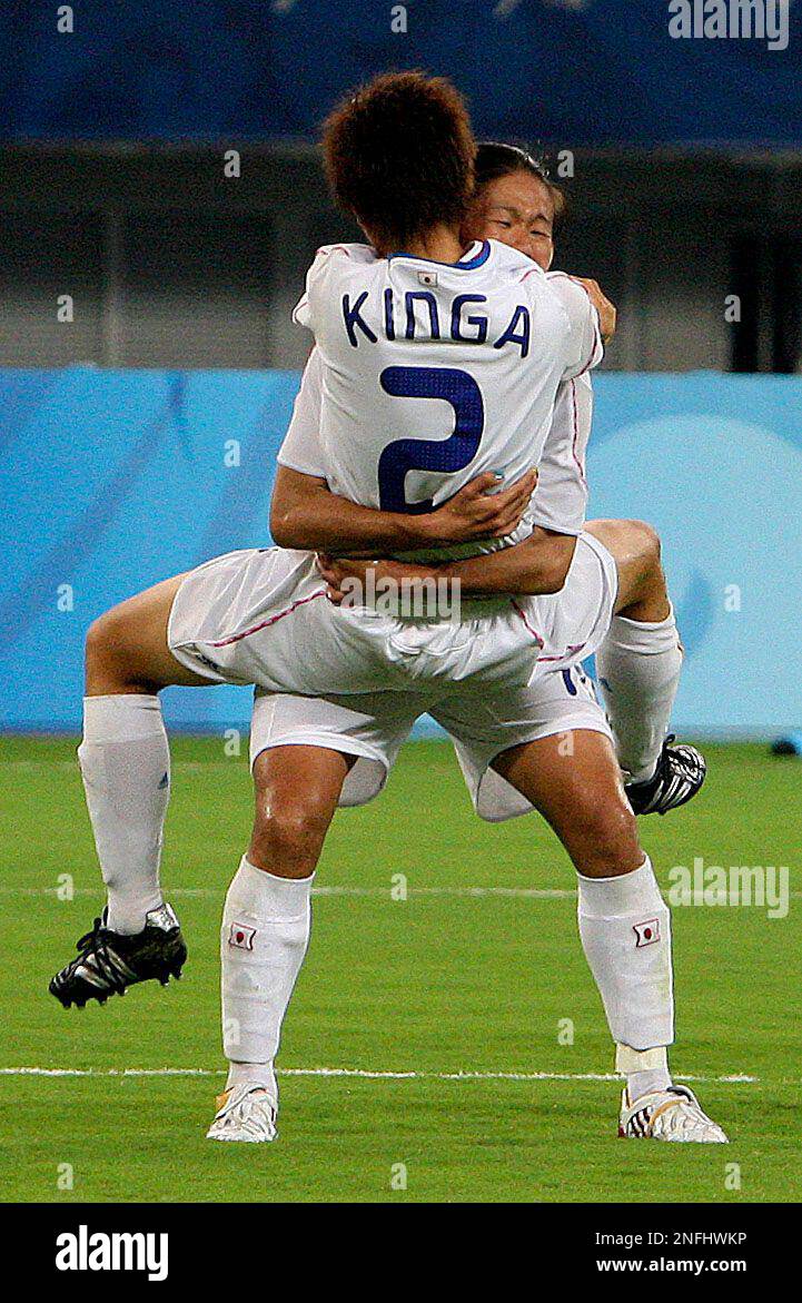 Japan's defender Yukari Kinga (2) and midfielder Homare Sawa celebrate after Kinga scored a goal during women's Group G first round match between Norway and Japan at the Beijing 2008 Olympics in Shanghai, Tuesday, Aug. 12, 2008. (AP Photo/Eugene Hoshiko) Stockfoto